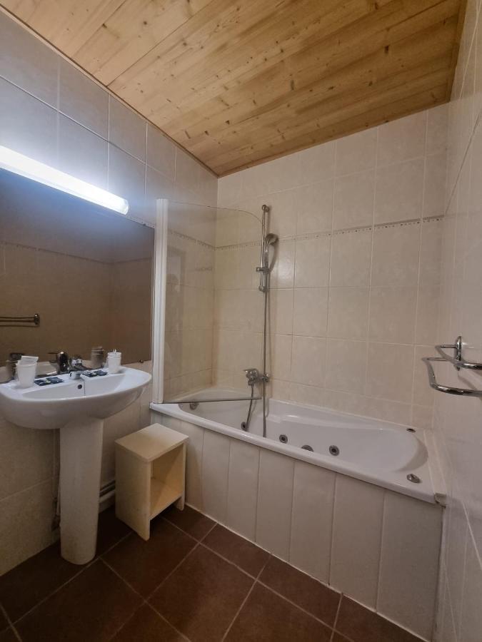 לס דה-אלפס Hotel Le Cairn מראה חיצוני תמונה