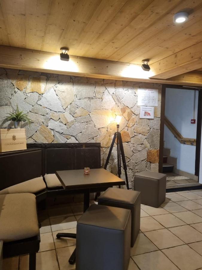 לס דה-אלפס Hotel Le Cairn מראה חיצוני תמונה
