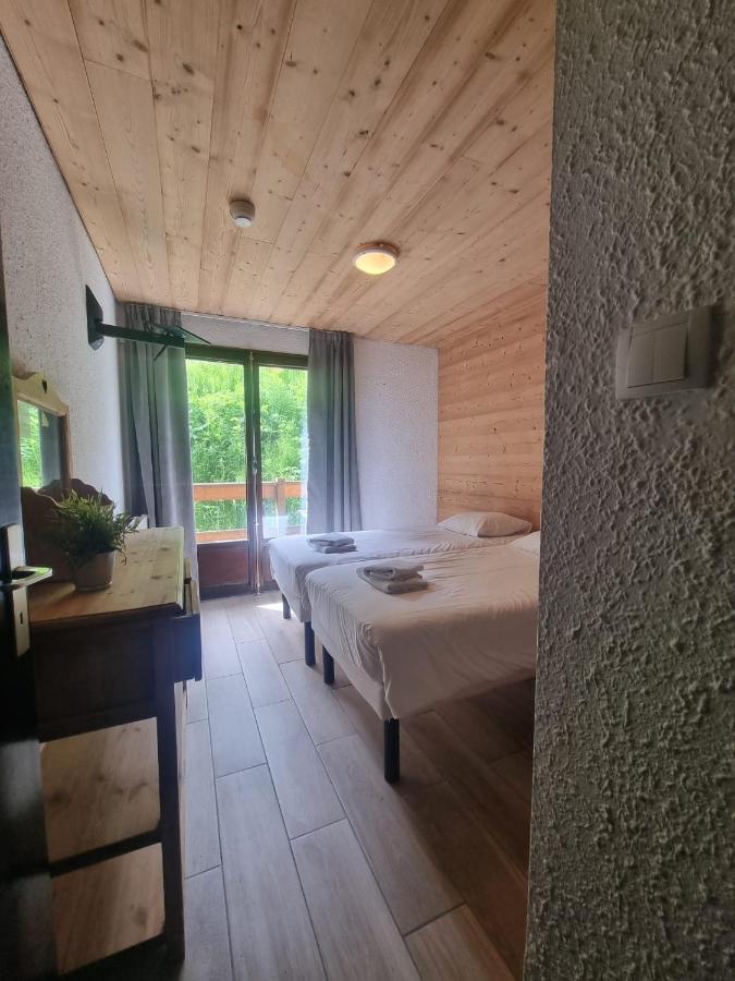 לס דה-אלפס Hotel Le Cairn מראה חיצוני תמונה